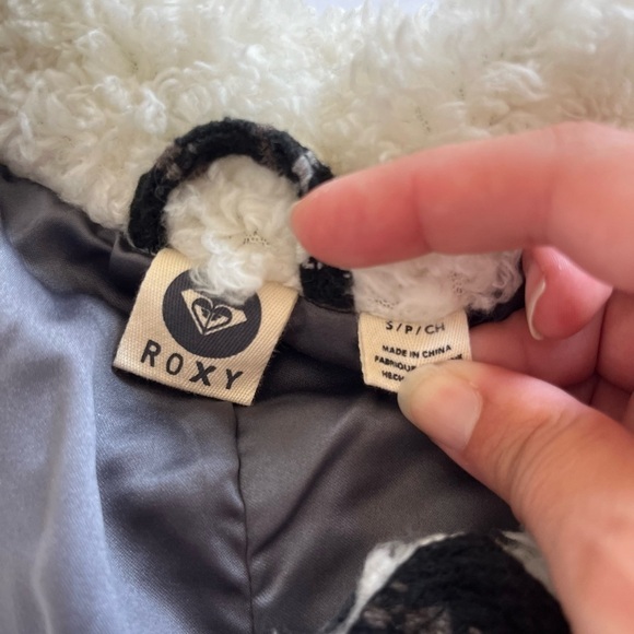 Roxy Black White Gray Striped Jacket New with Tags Size Small - Picture 10 of 11